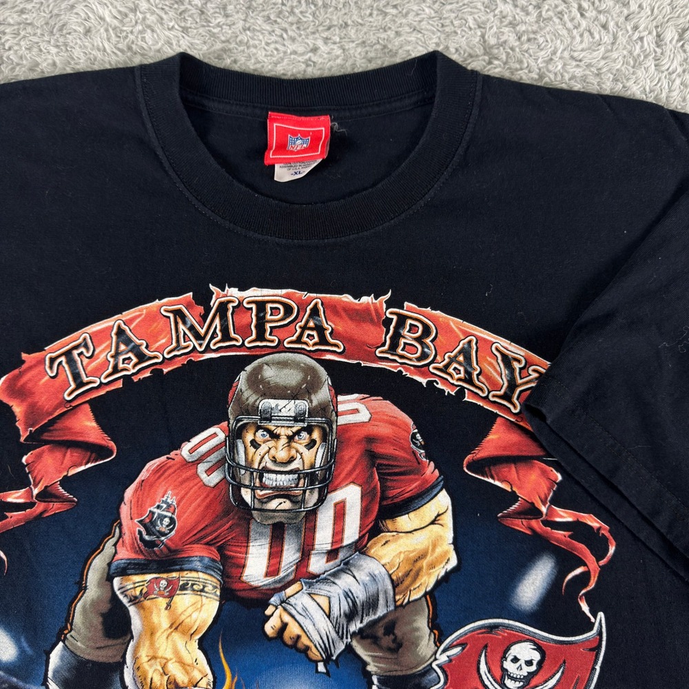 NFL Tampa Bay Buccaneers Graphic T-Shirt Black Mens XL Vintage Style Cotton
